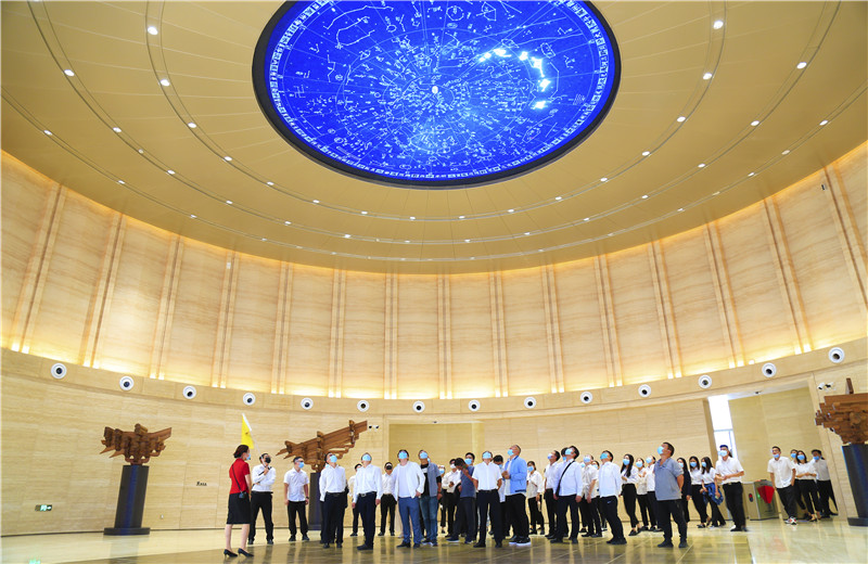 2020中秋来临之际，中天六建机关150余名员工参观学习中国建筑科技馆，共同探索建筑之美。