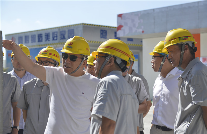2021年8月31日，控股集团董事长楼永良率队前往中天三建承建的住建部智能建造试点项目-上海嘉定新城菊园社区项目了解SPCS体系。