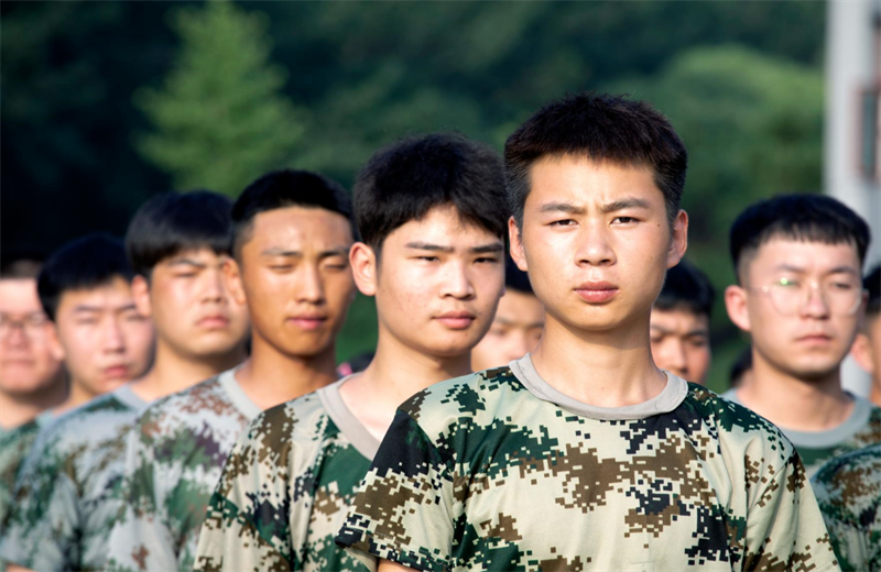 2021年7月6日，中天北京集团百名应届大学生褪下便服换上军装，在训练场上接受为期2天的军训，享受入职前的第一份美好记忆。