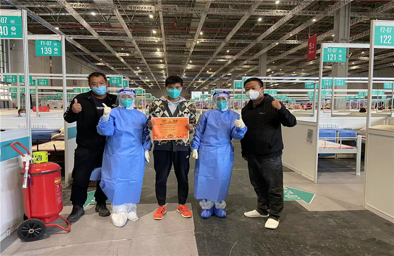 中天三建外高桥项目部生产经理程伟、生产经理王应群、栋号长刘江，因吃苦耐劳、任劳任怨，被“四叶草”方舱医院评为“最美志愿者”。