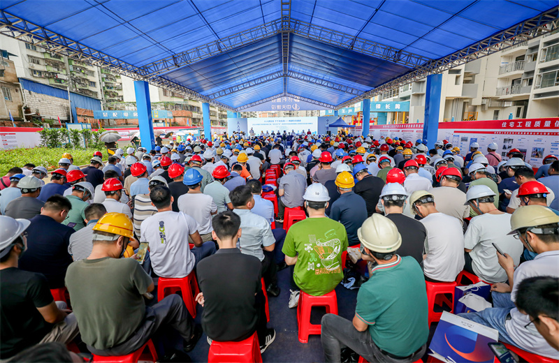 2024年6月15日，2024 年南宁市房屋市政工“安全生产月”启动仪式、应急演练暨现场安全标准化观摩会在中天八建南宁保利锦上项目成功举行。